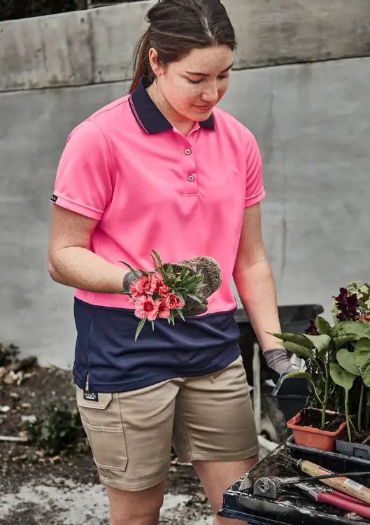 Picture of Womens Essential Stretch Cargo Short